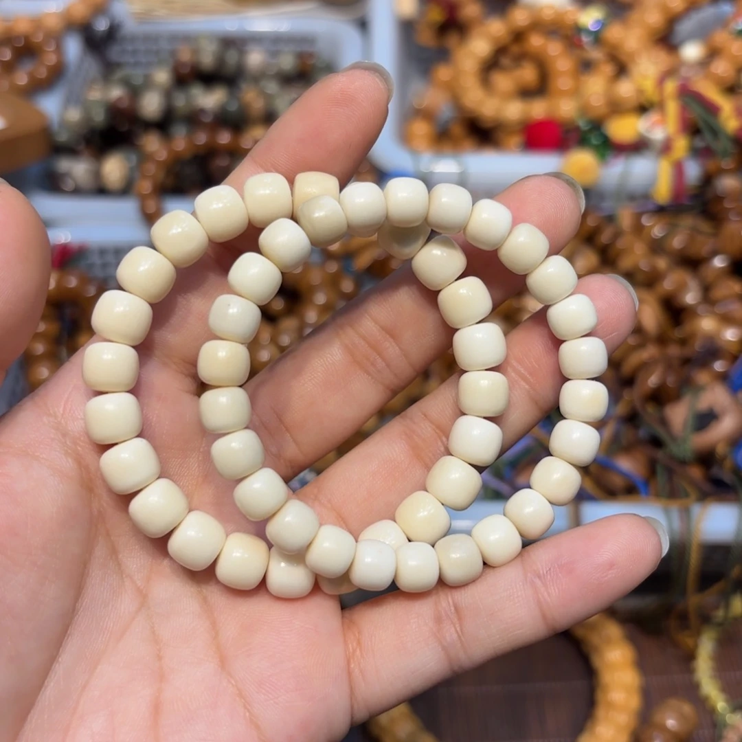 吊坠白玉菩提氧化的白玉菩提