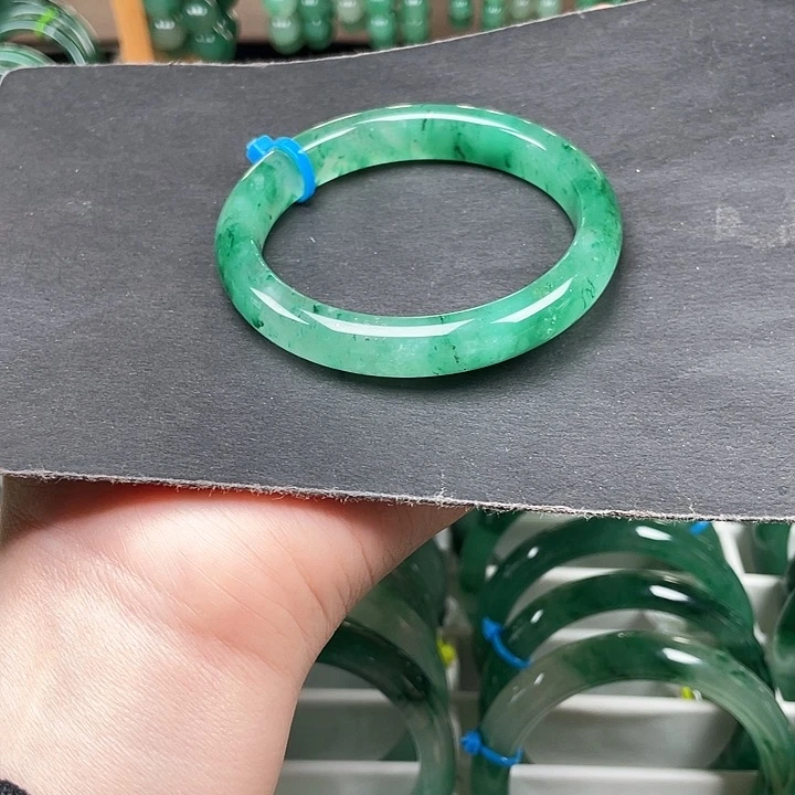 未镶嵌手镯石英质玉
