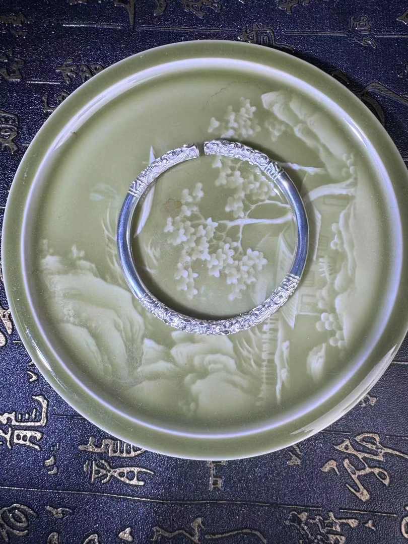 YYY1007  草纹闭口手镯  银色精品手镯（无礼盒）