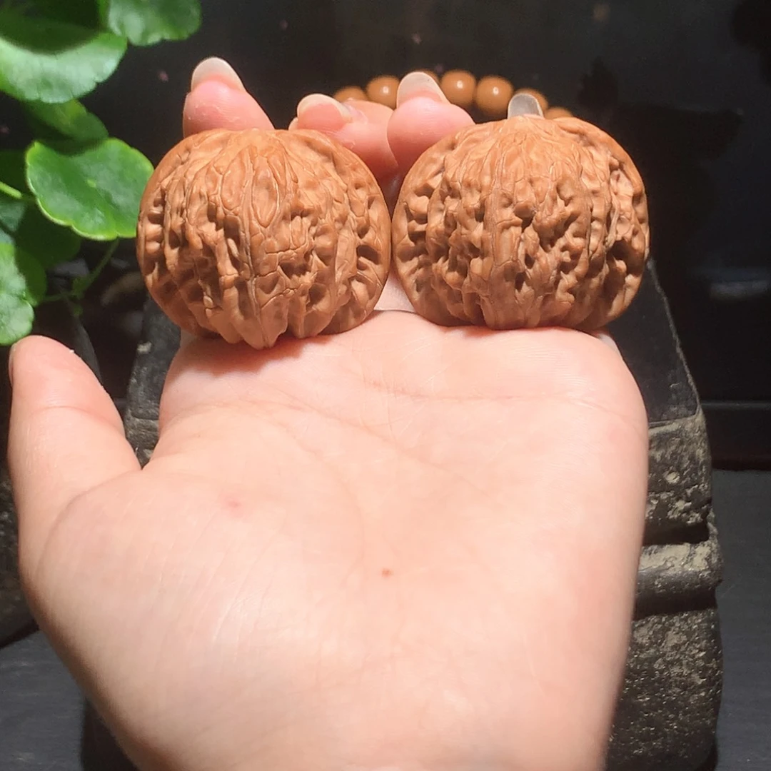 文玩核桃吊坠红皮正磨053101