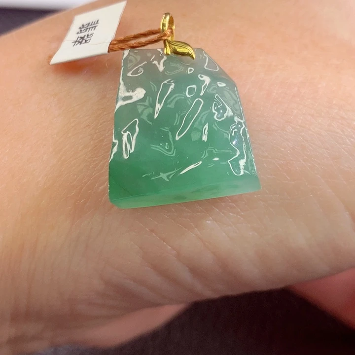翡翠18K金镶嵌颈饰翡翠