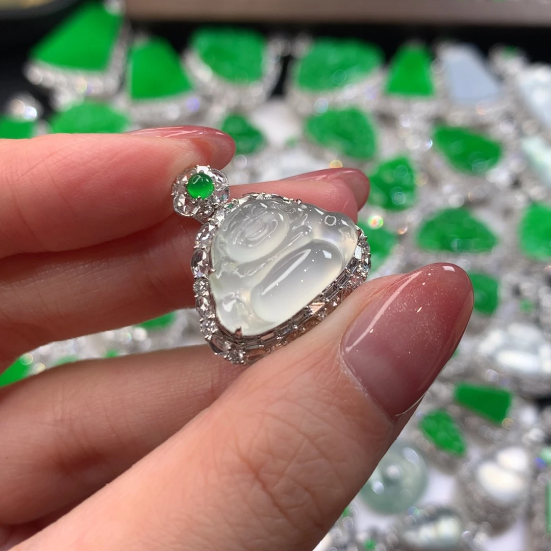 颈饰18K金镶嵌翡翠佛公