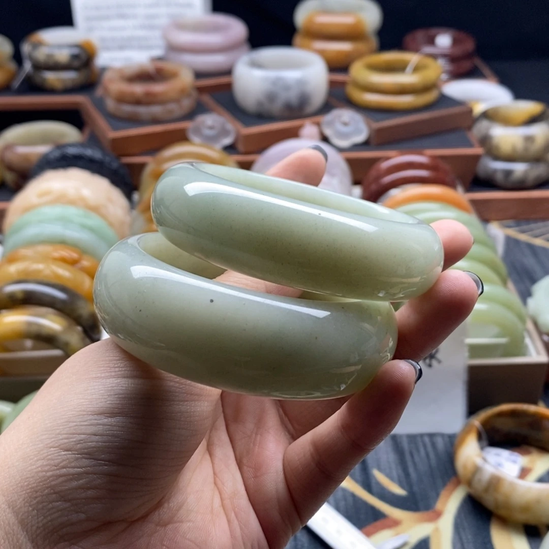 石英质玉未镶嵌手镯瑕疵不退换扣手