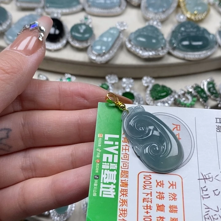 翡翠颈饰未镶嵌翡翠