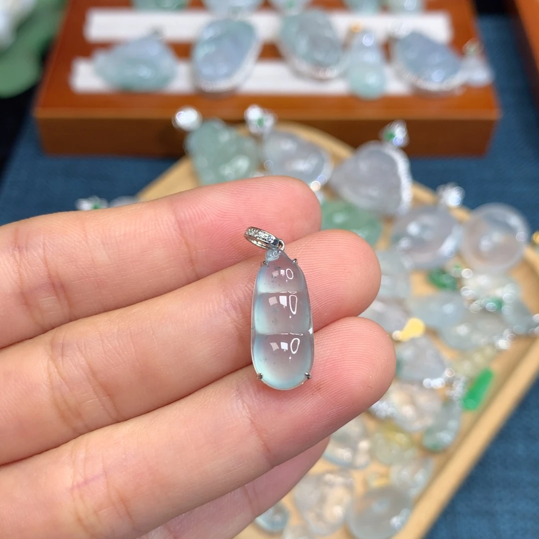 颈饰18K金镶嵌翡翠翡翠