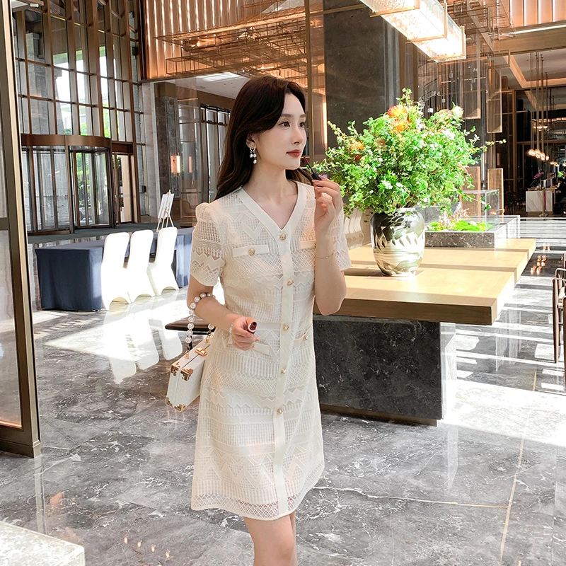 奢姿【甜甜小香】2025年夏季新款大码女装气质V领胖妹妹蕾丝连衣裙