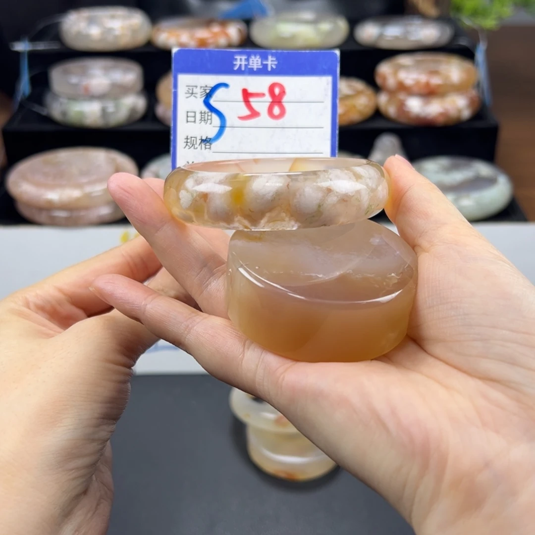 灵***石英质玉未镶嵌手镯