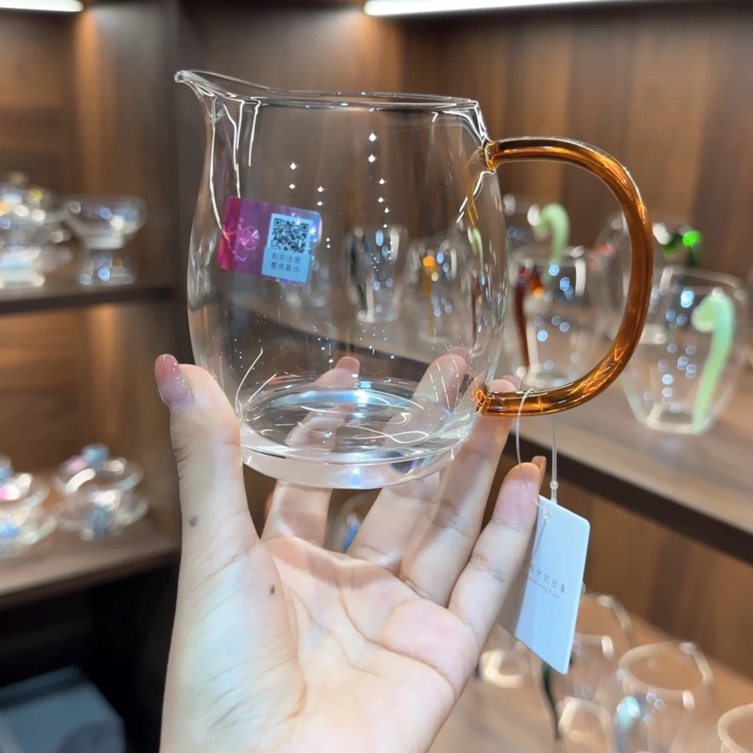 禾器澄然琥珀色。。。