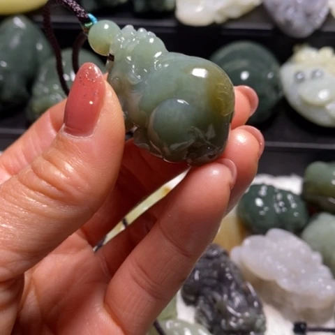 颈饰未镶嵌和田玉（糖玉）坦*