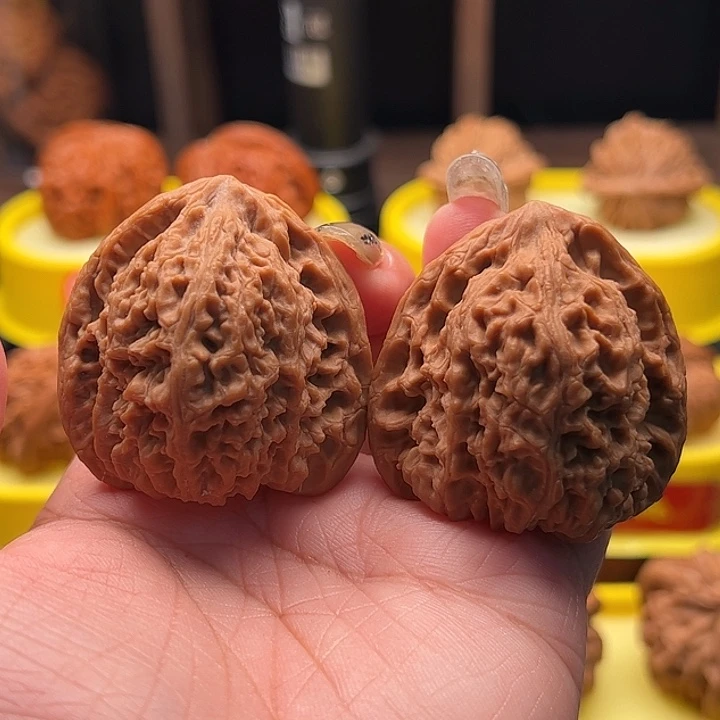 文玩核桃吊坠三角疆 全品