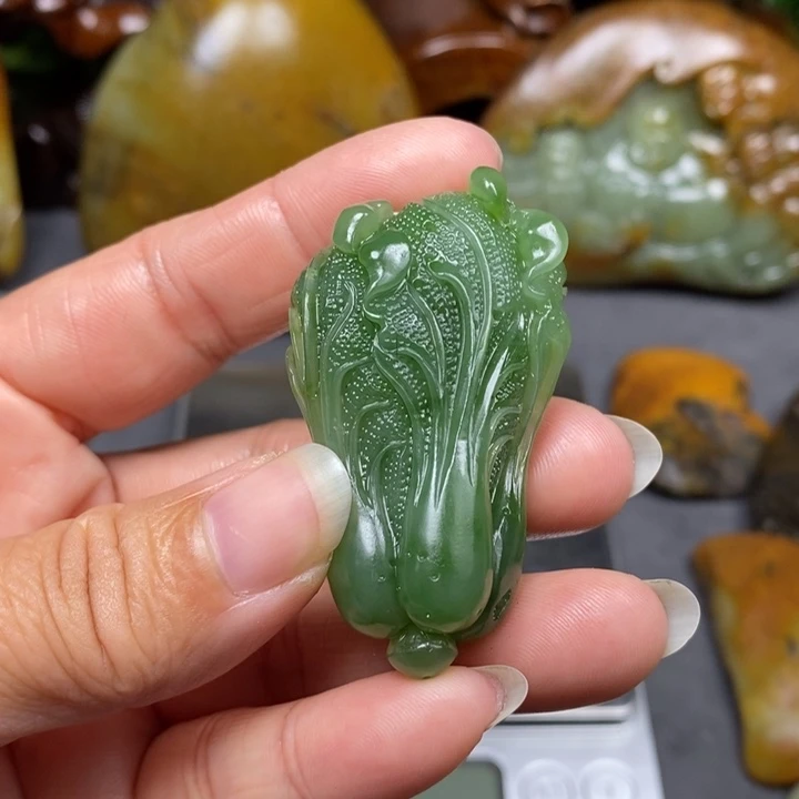 和田玉未镶嵌把件