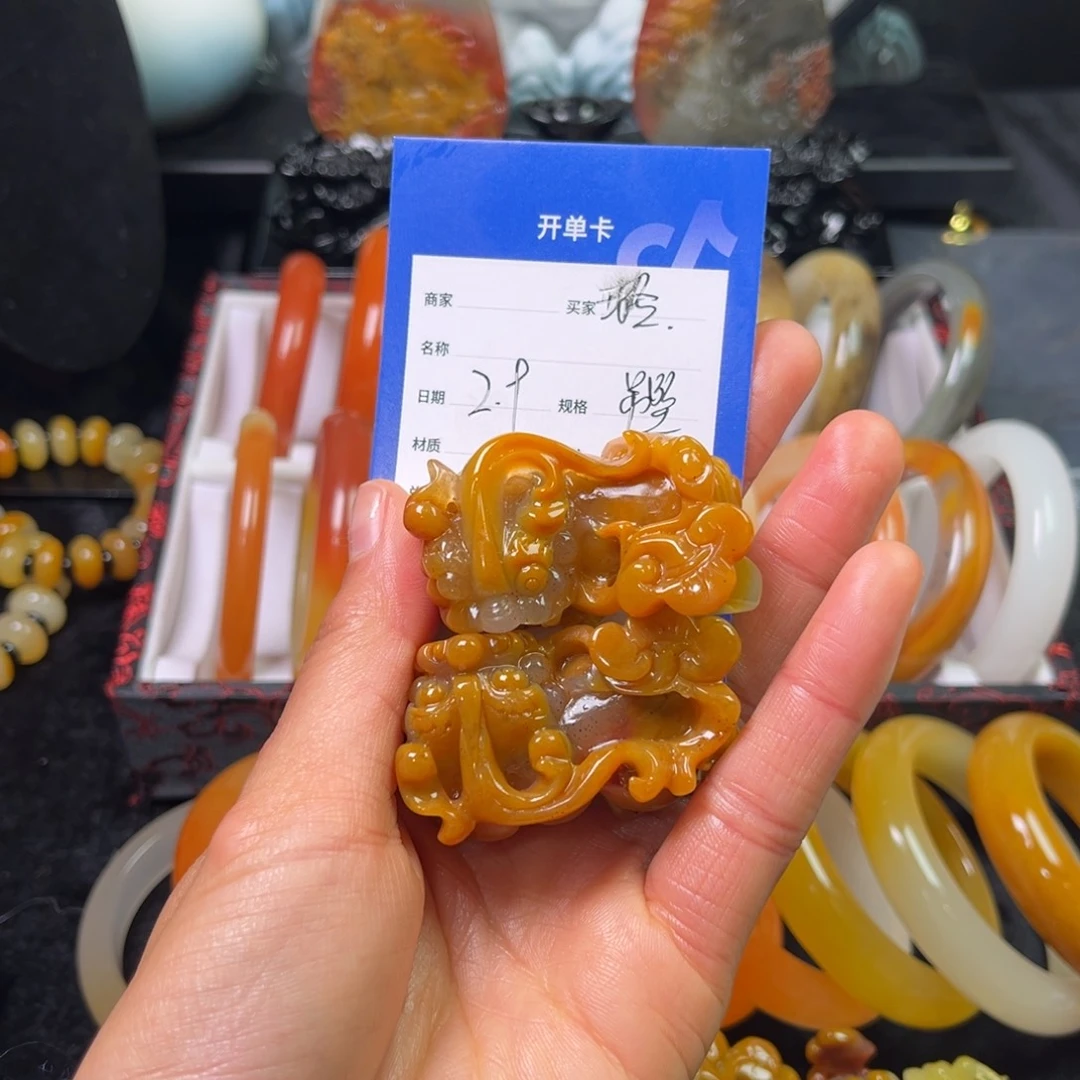 石英质玉（黄龙玉）颈饰未镶嵌璐*