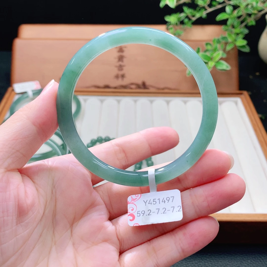 未镶嵌手镯（圆镯）翡翠