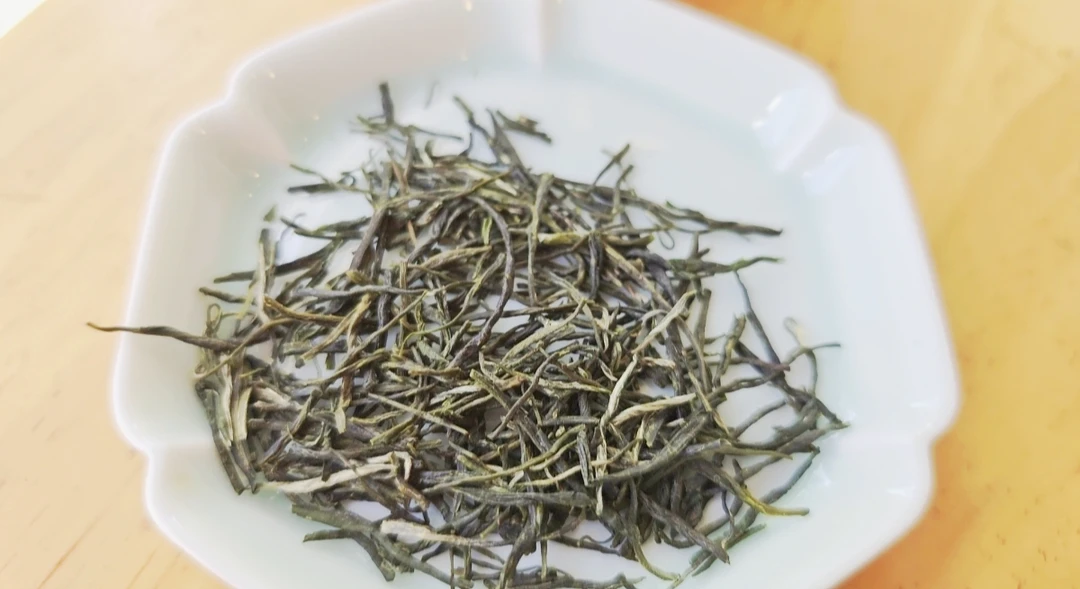 新茶直条绿茶南京雨花茶清香回甘耐泡茶叶