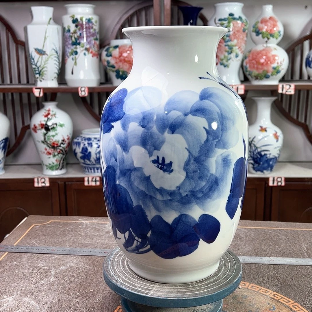 摆件景德镇陶瓷大冬青牡