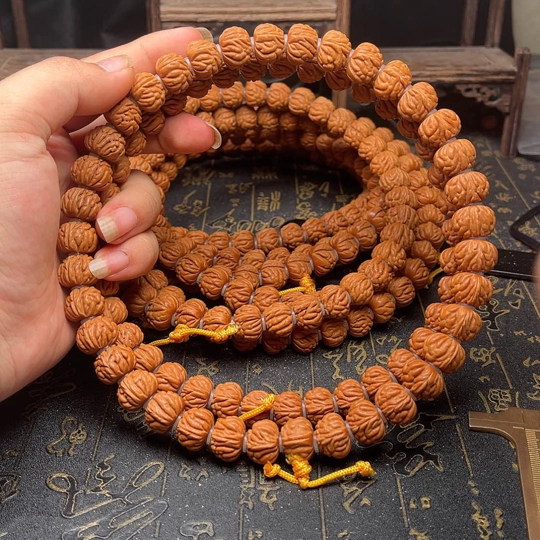 桃核吊坠桃和手持