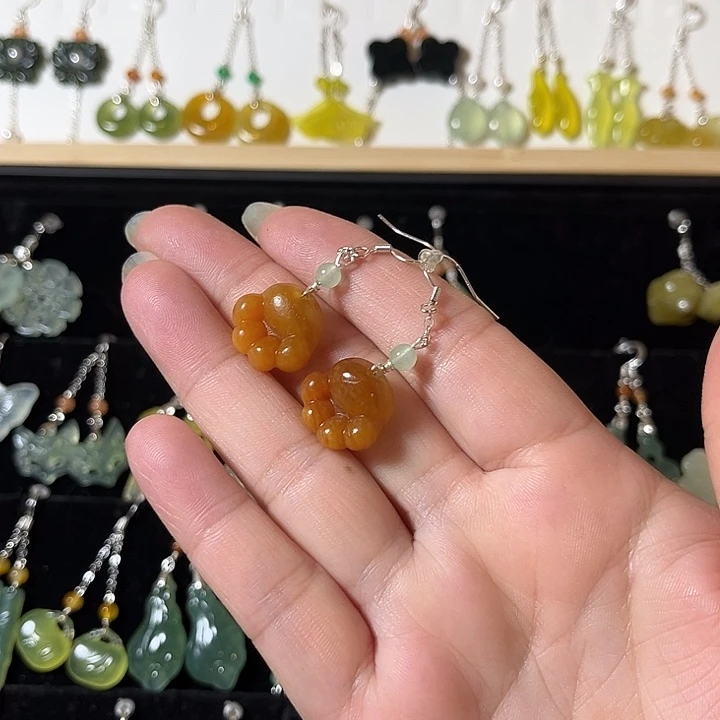 敏***道蛇纹石玉未镶嵌耳饰