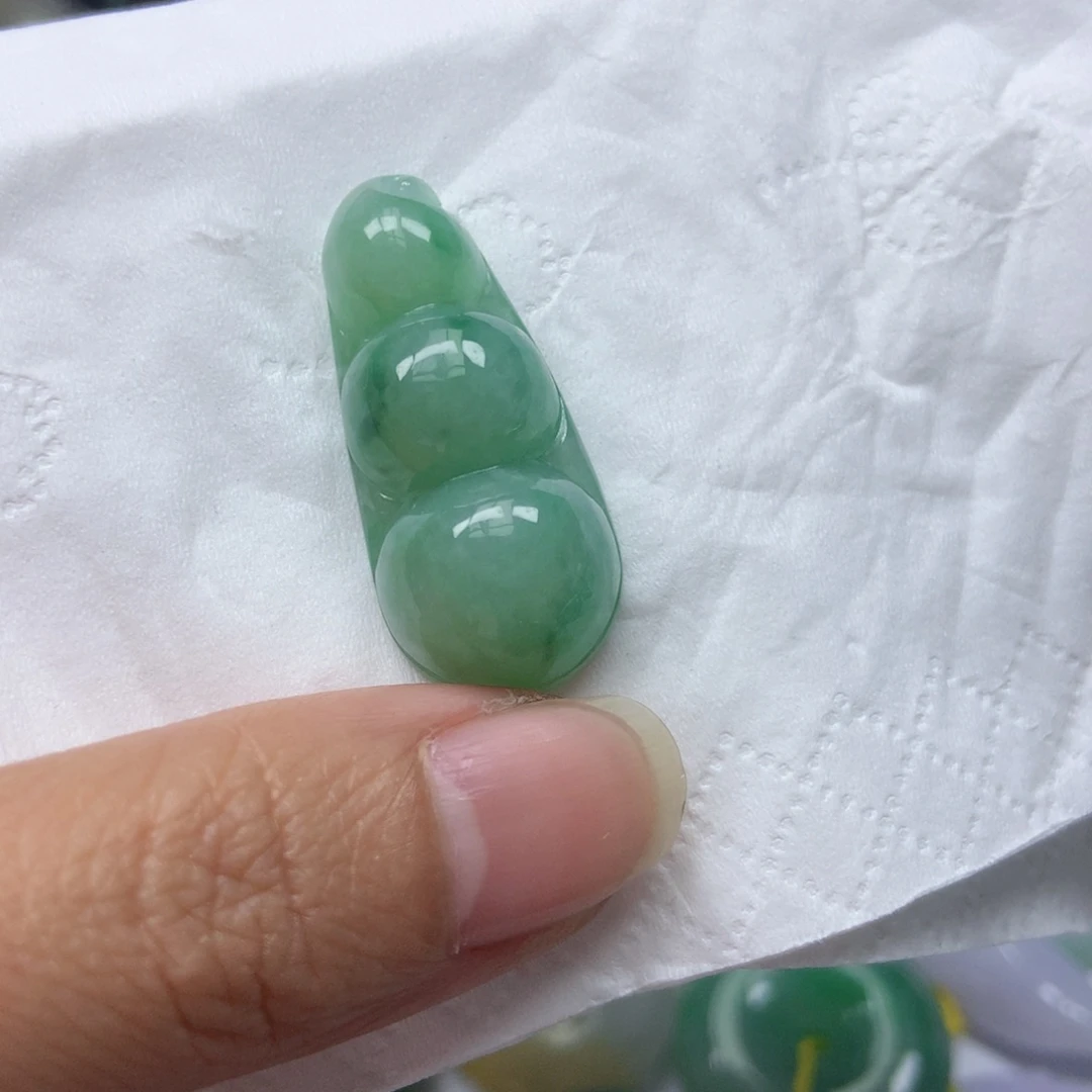 翡翠颈饰未镶嵌天然翡翠