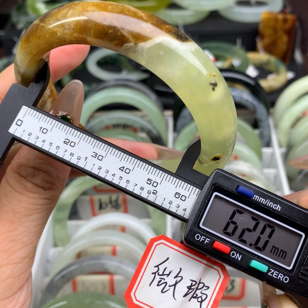 蛇纹石玉未镶嵌手镯1047