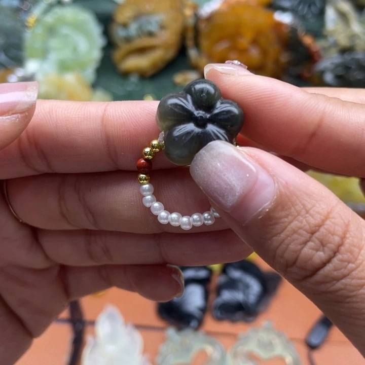 蛇纹石玉合金吊坠