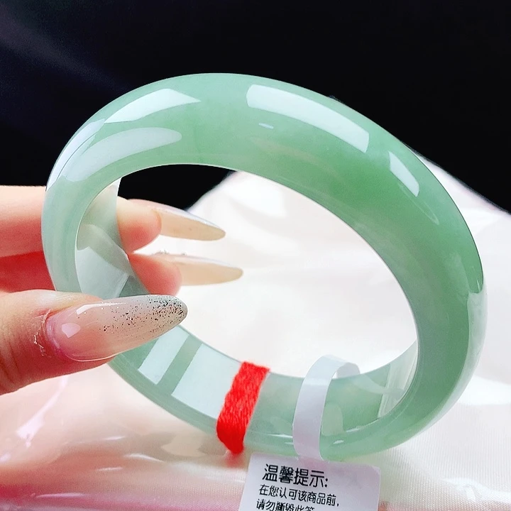 翡翠未镶嵌手镯59轮胎