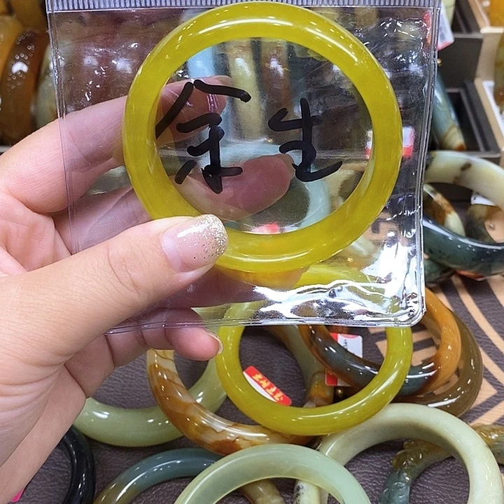 未镶嵌蛇纹石玉手镯余**好