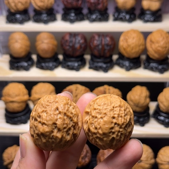 文玩核桃吊坠37w网纹绣球38尺