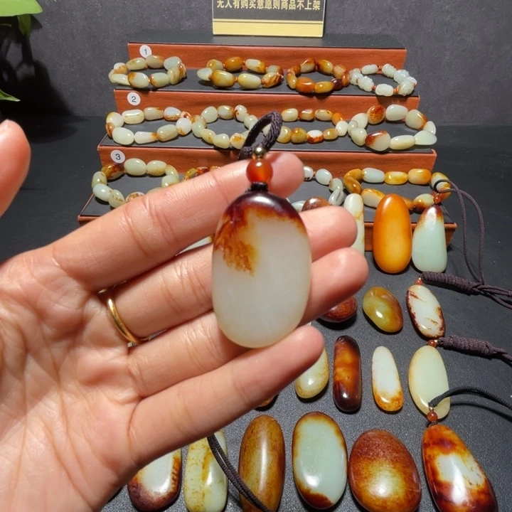 诚***信和田玉未镶嵌颈饰