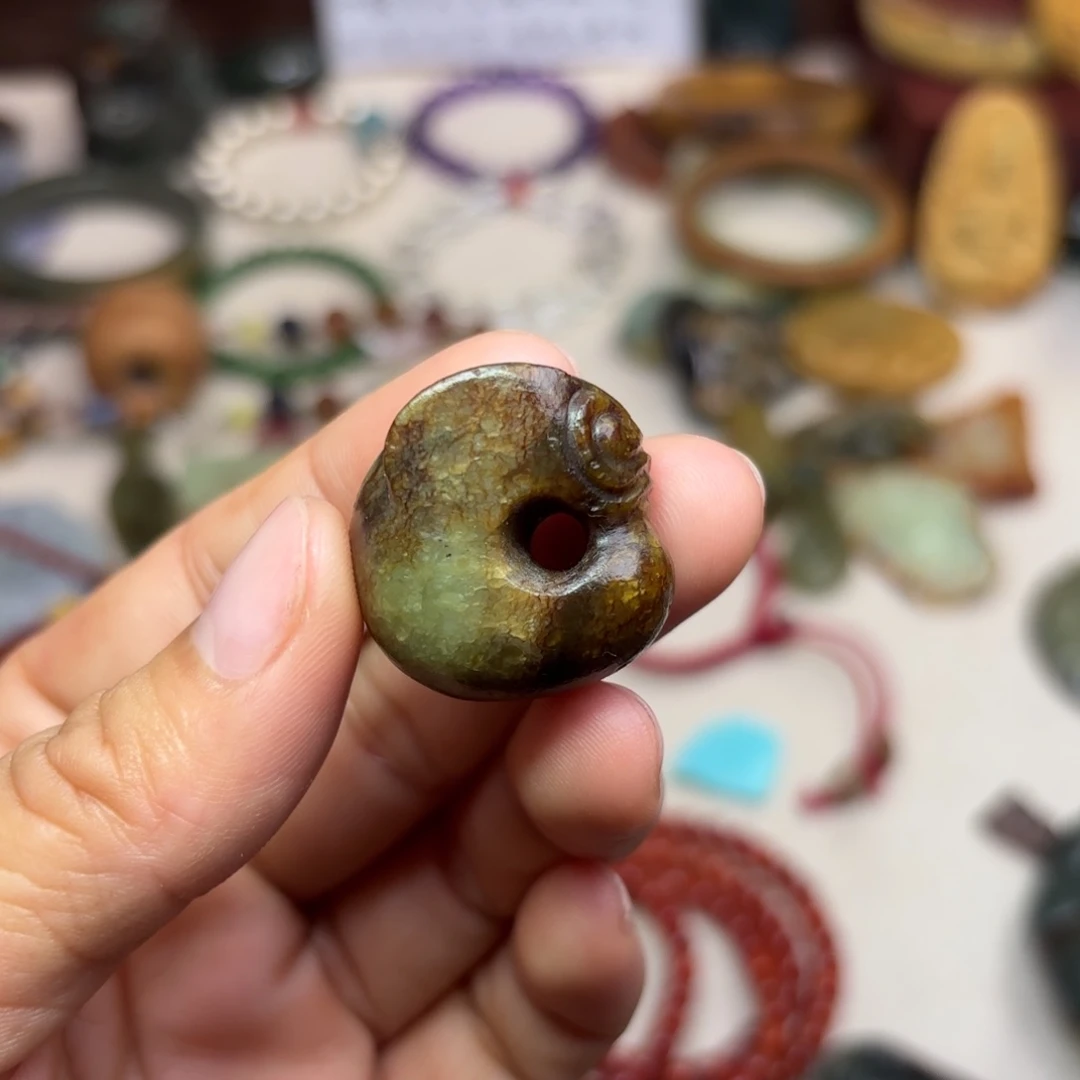 岫岩河磨玉（透闪石质玉）颈饰未镶嵌玫*花