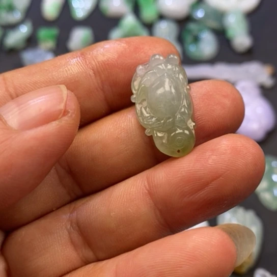 翡翠未镶嵌颈饰翡翠