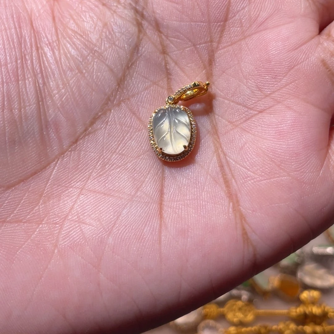 颈饰18K金镶嵌翡翠