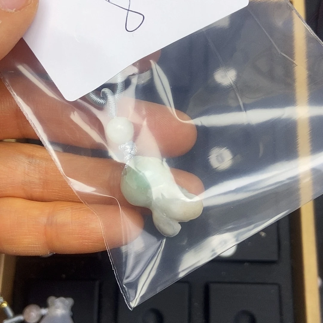 石英质玉颈饰未镶嵌吃***觉