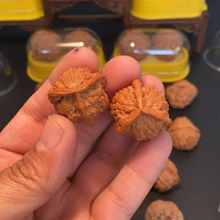 吊坠文玩核桃29.5尺左右，三棱手捻