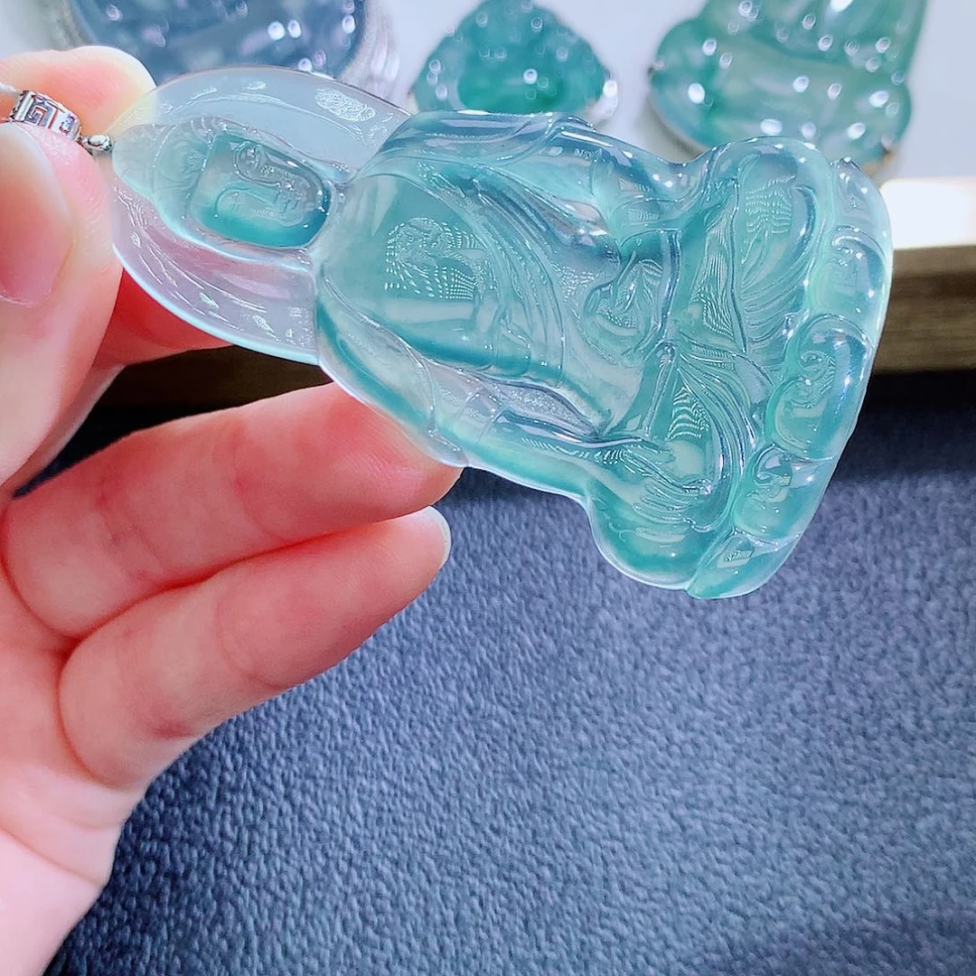 翡翠18K金镶嵌颈饰翡翠