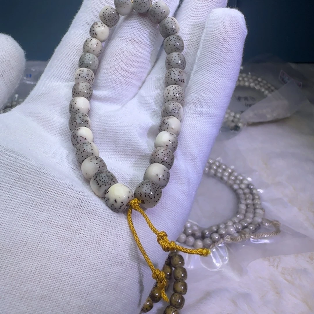 白***鹤星月菩提吊坠手持