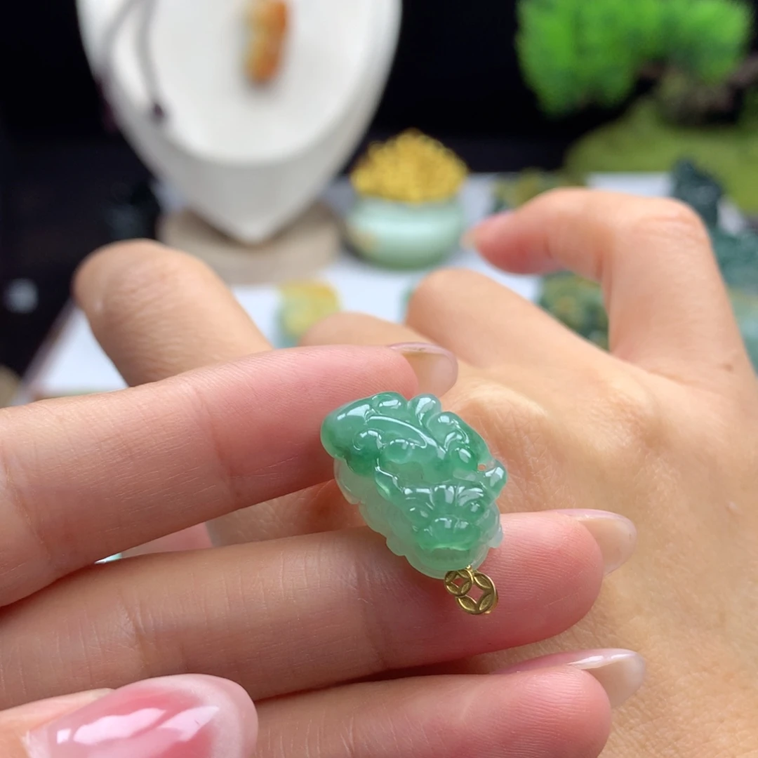 翡翠未镶嵌颈饰A10 金镶如意貔貅