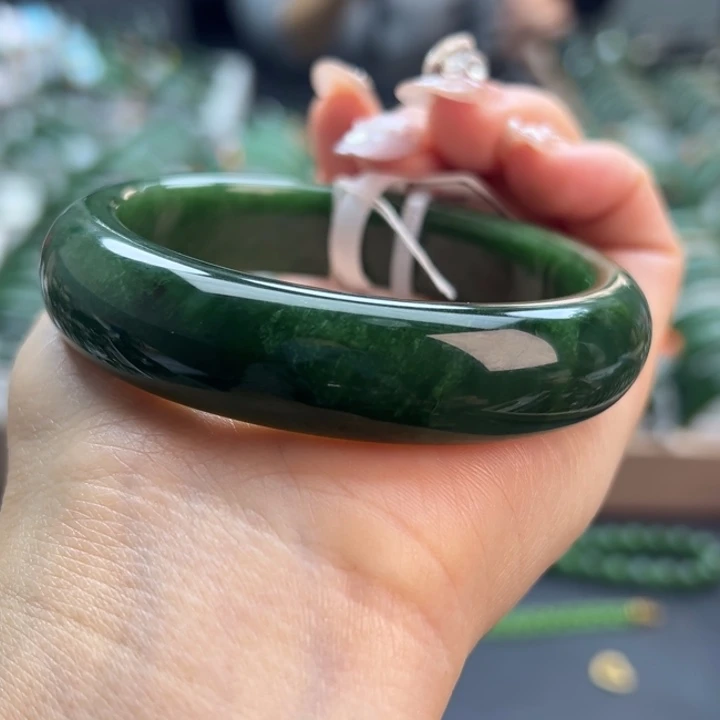 和田玉（碧玉）未镶嵌手镯