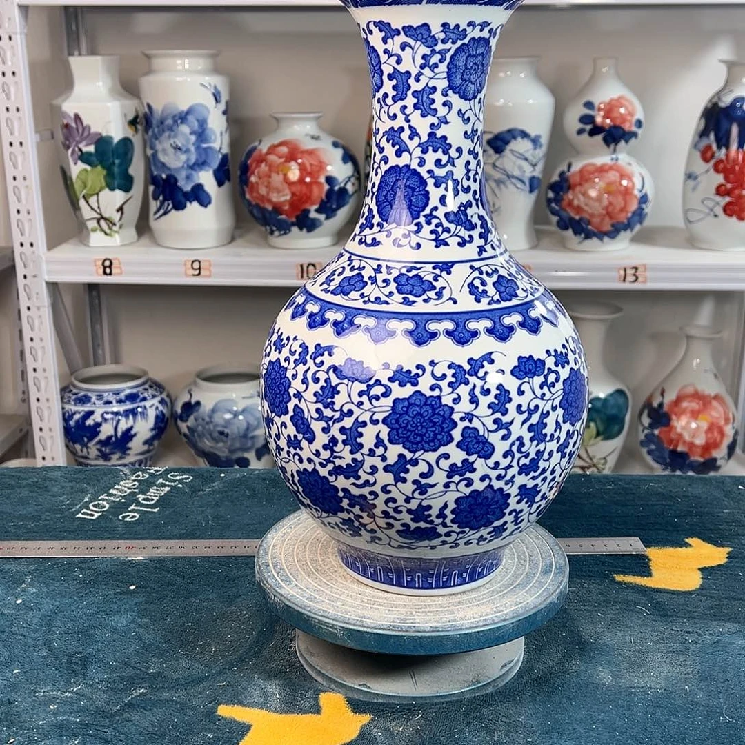 摆件景德镇陶瓷缠枝