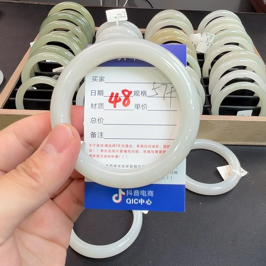 开***果和田玉未镶嵌手镯