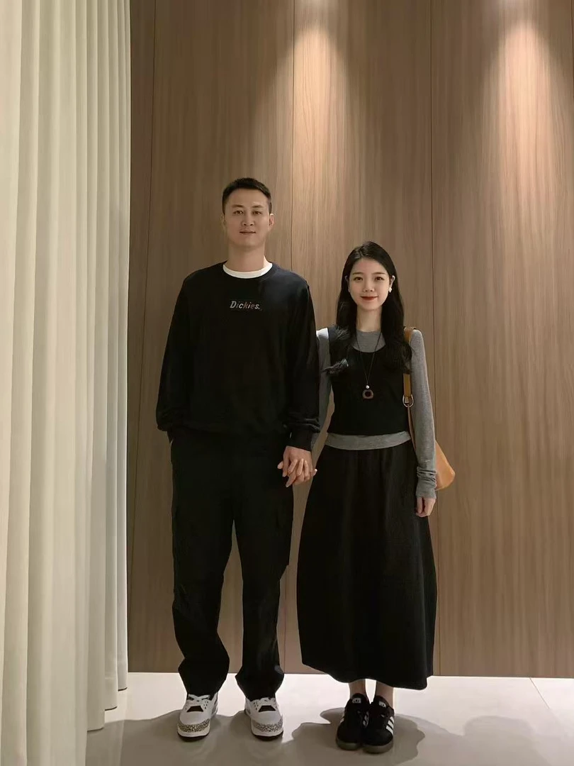 2025秋季新款韩系气质显瘦叠穿针织两件套高腰黑色半身裙三件套