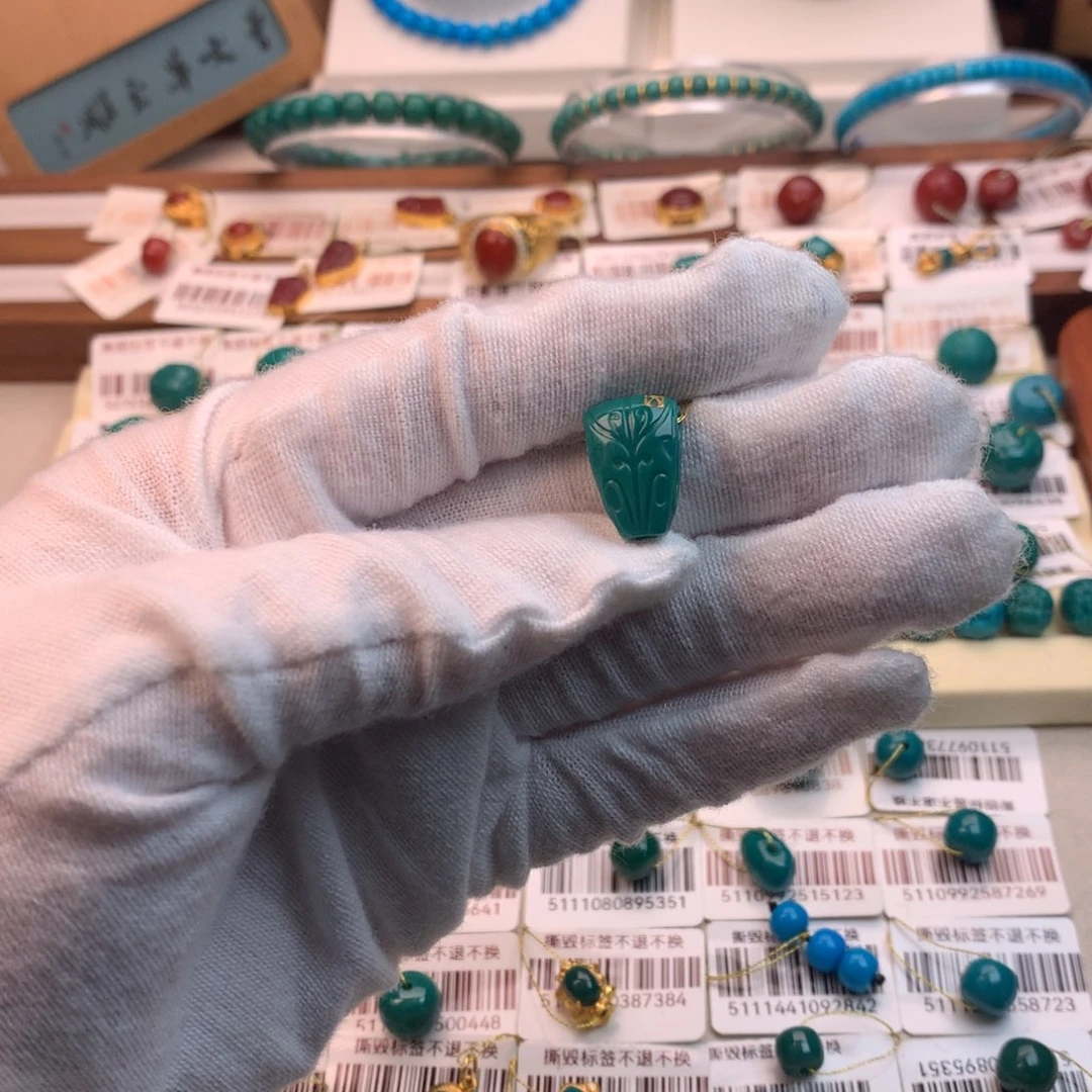 绿松石未镶嵌配饰凡