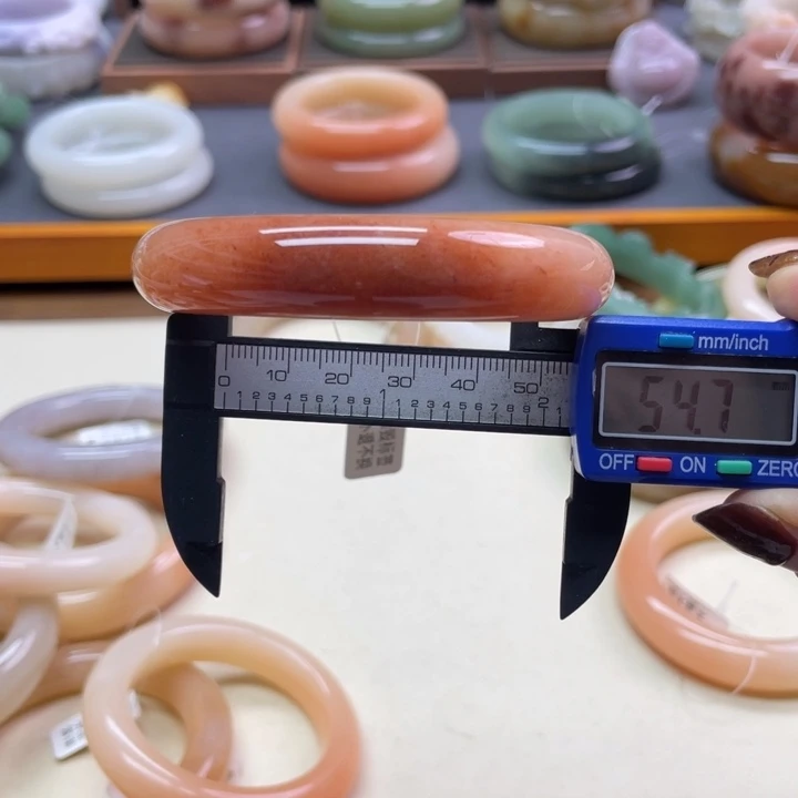 未镶嵌石英岩玉珠宝奇石