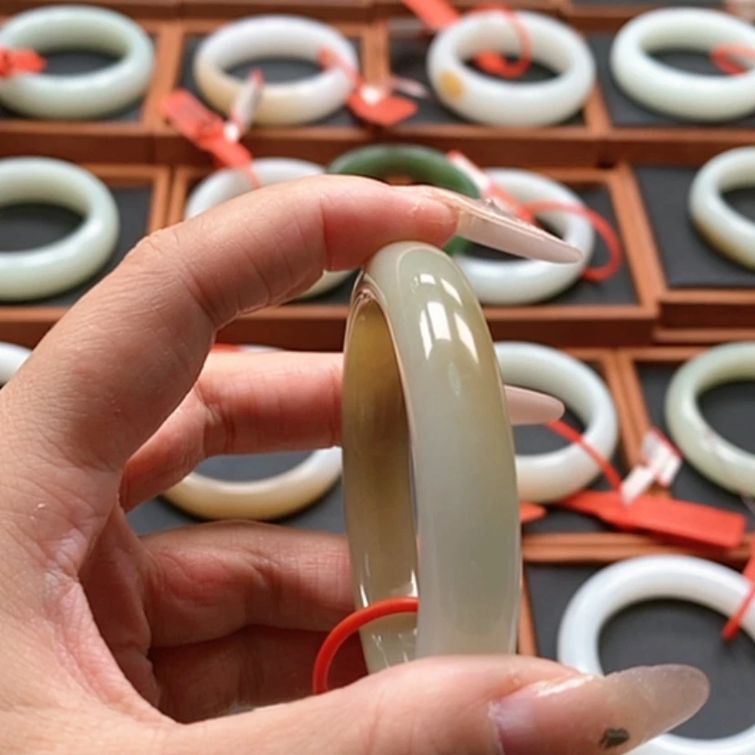 【闪购商品】未镶嵌手镯和田玉