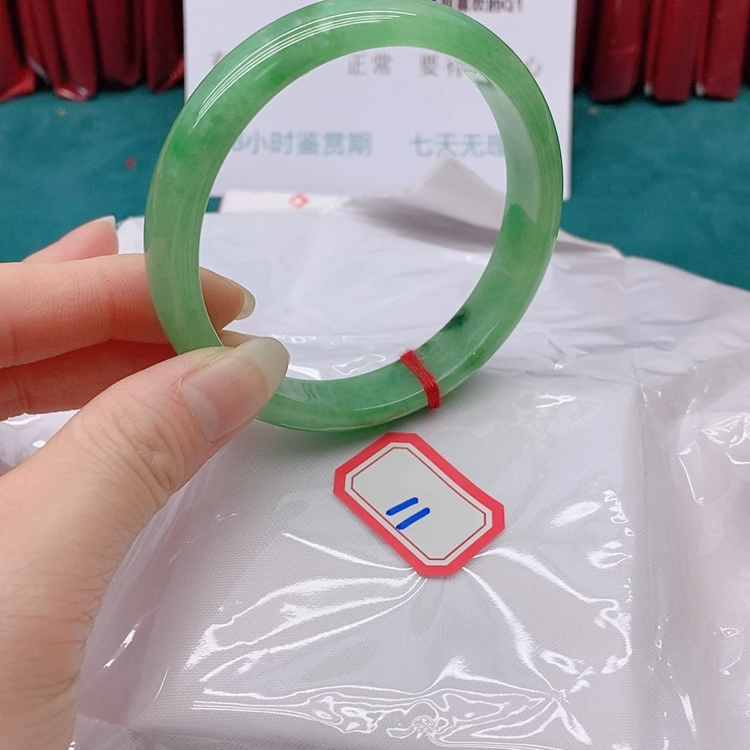 翡翠手镯未镶嵌梅****李11111111111