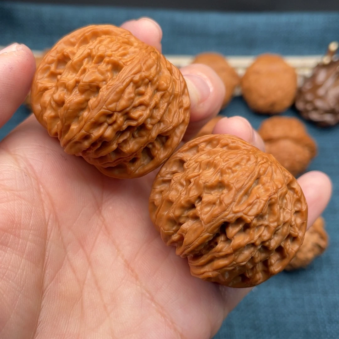 文玩核桃把件40红皮老树球磨