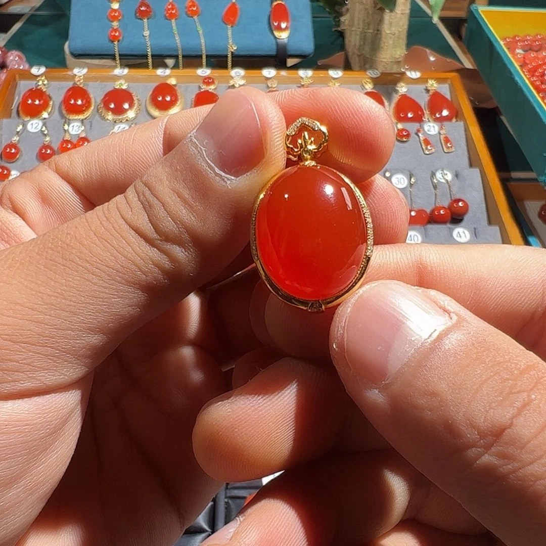 南红玛瑙18K金镶嵌颈饰