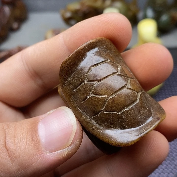 未镶嵌蛇纹石玉颈饰