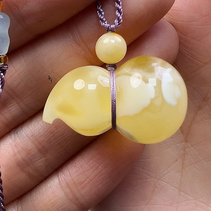 蜜蜡未镶嵌珠宝奇石