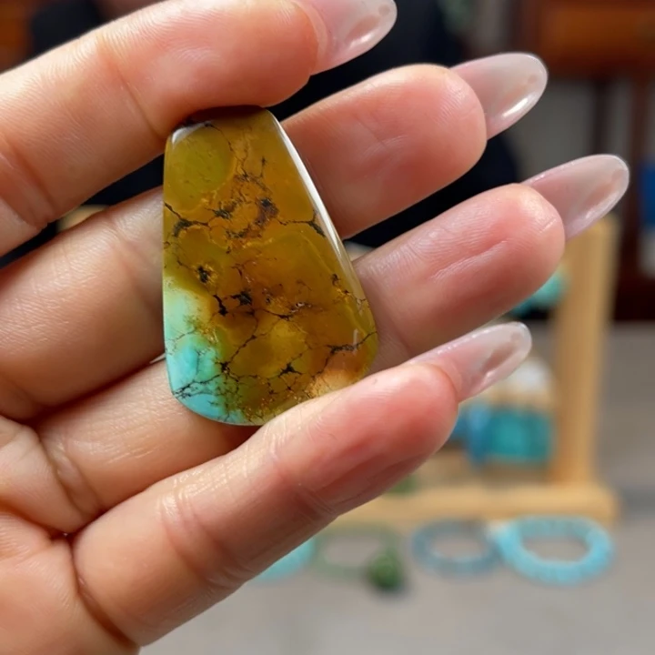 绿松石未镶嵌珠宝奇石