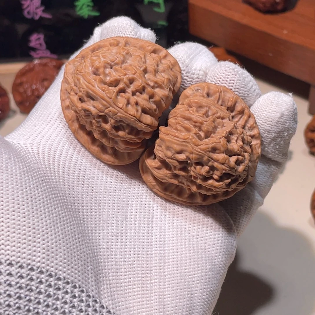 文玩核桃把件三角白4041，6113